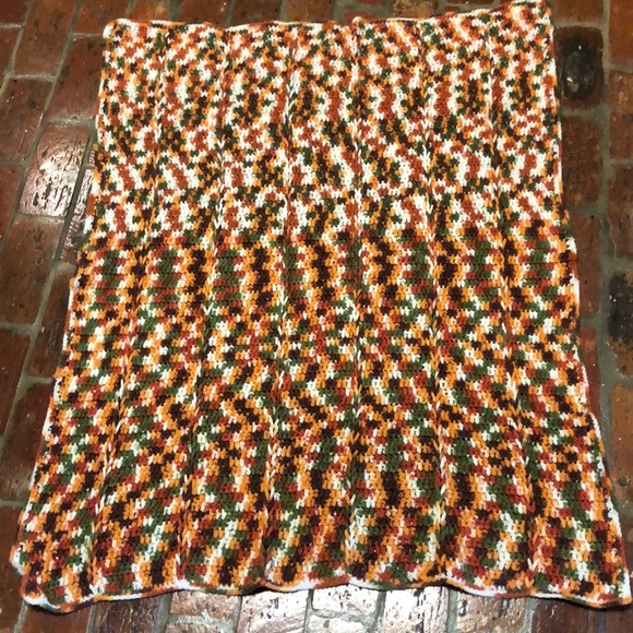 Handcrafted crochet throw 43" x 36" - Picture 2 of 5
